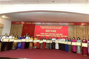 KHEN THƯỞNG GIÁO VIÊN CÓ THÀNH TÍCH XUẤT SẮC TRONG CÔNG TÁC ÔN THI VÀO LỚP 10 THPT.