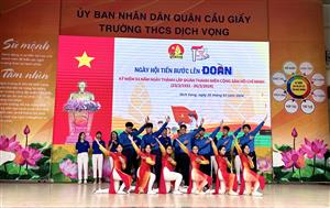 TIẾN BƯỚC LÊN ĐOÀN