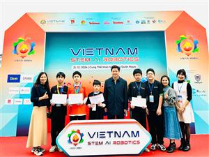 THCS Dịch Vọng Tỏa Sáng Tại Cuộc Thi Vô Địch Quốc Gia STEM, AI và Robotics 2024!