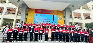 TRƯỜNG THCS DỊCH VỌNG TỔ CHỨC KHEN THƯỞNG VINH DANH TẬP THỂ LỚP, HỌC SINH CÓ THÀNH TÍCH  TRONG THI ĐUA ĐỢT 2 NĂM HỌC 2025 – 2026